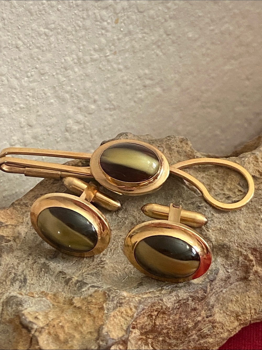 Vintage 70s Van Guard Natural Tigers Eye Cufflinks & Tie Clip